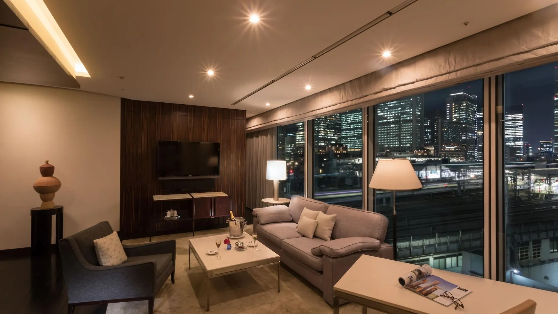Four Seasons Hotel Tokyo At Marunouchi