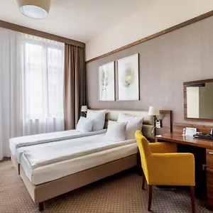 **** Hotel Golden Tulip Center Pologne