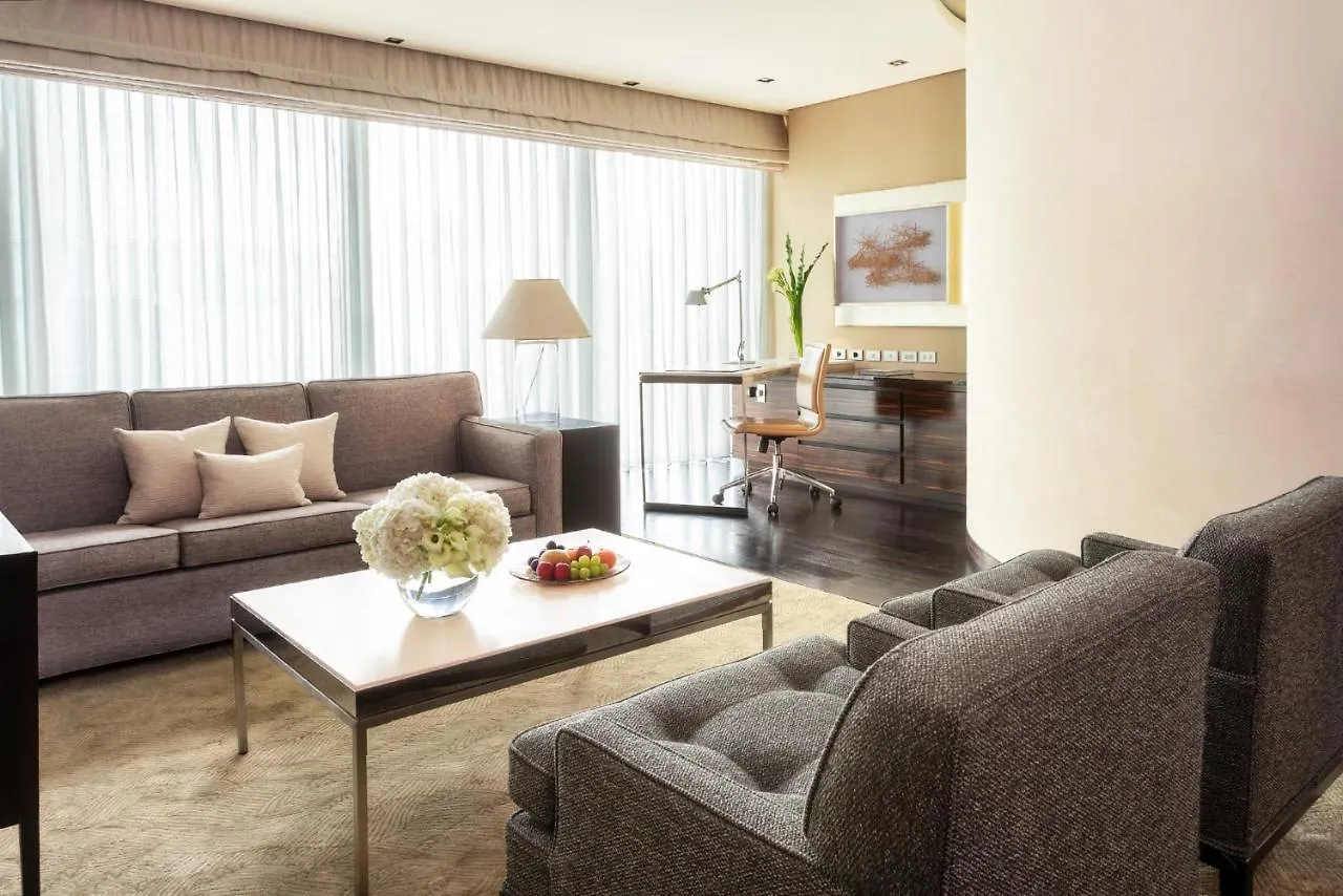 Four Seasons Hotel Tokyo At Marunouchi
